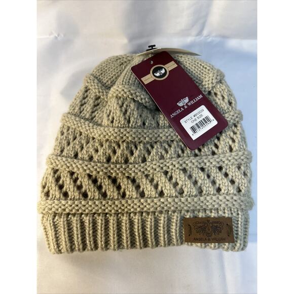 Angela And Williams Warm Insulated woman’s knit Hat Winter Soft Furry Inside NWT - Picture 2 of 8